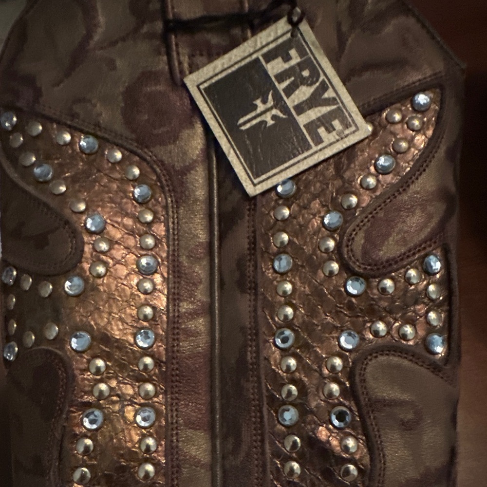 FRYE NWT Studded Cowboy Boots